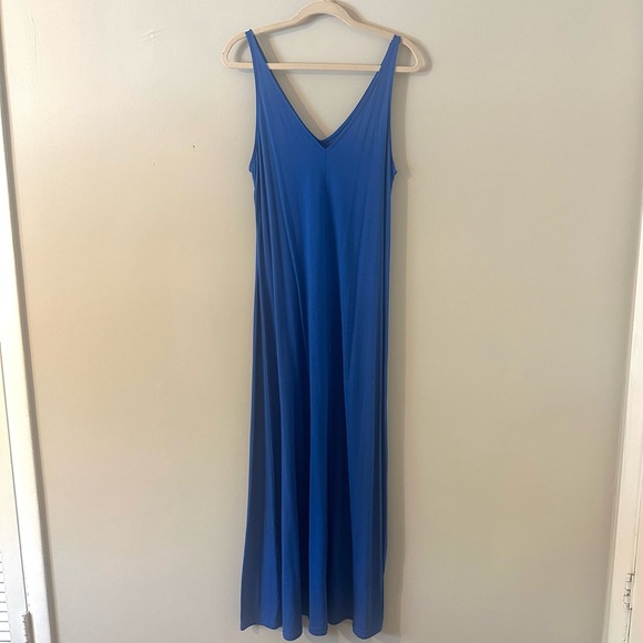 Dresses & Skirts - Blue Flowy Maxi Dress Sleeveless Minimal Lounge Dress Small